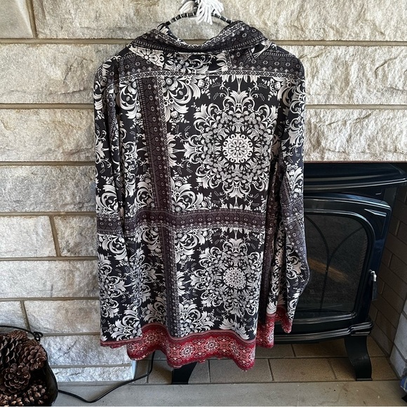 Azalea by Firmiana Black and Red Graphic Women's Top Floral XL - Picture 7 of 7